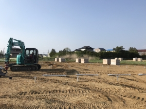 東北町案件、架台設置開始